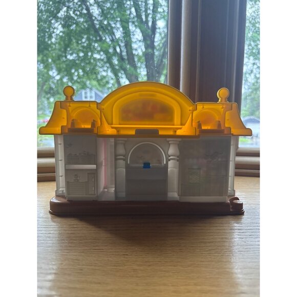 Fisher-Price Little People Corner Market Playset With Figures - Picture 6 of 8